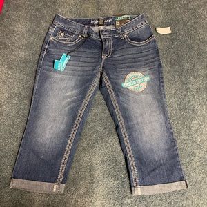 Ariya Jeans capris.